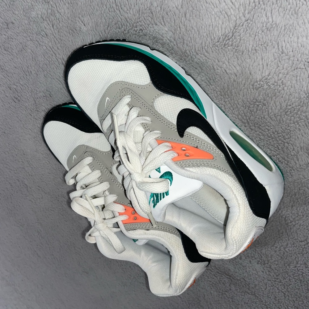 Nike retro look sneakers